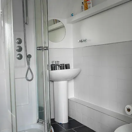 Cosy 1 Bed Flat In *