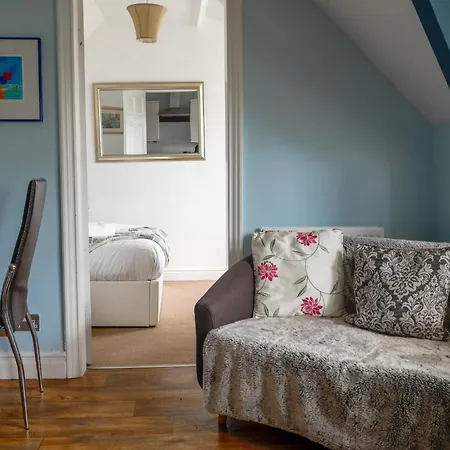 Cosy 1 Bed Flat In